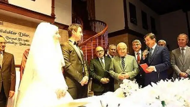 Başbakan Davutoğlu nikah şahitliği yaptı
