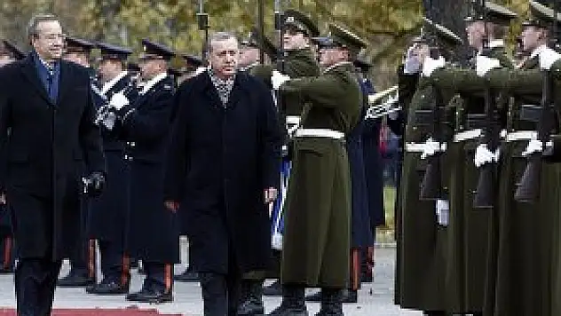 Cumhurbaşkanı Erdoğan Estonya'da askeri törenle karşılandı