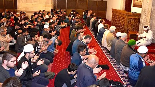 Öğrenciler sabah namazında buluştu