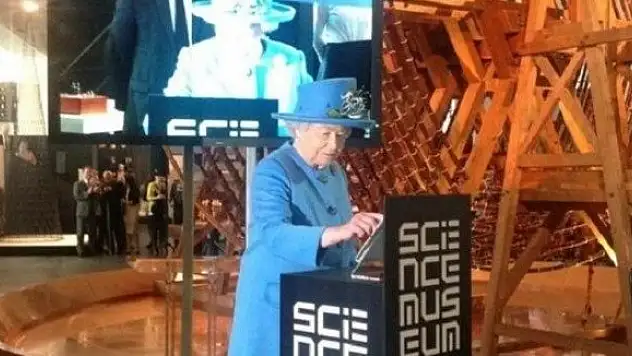 İngiltere Kraliçesi 2. Elizabeth'ten ilk tweet