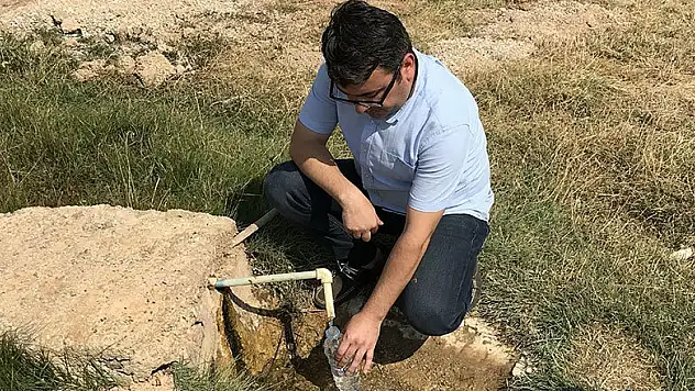Konya'da bu mahalle maden suyunu kuyudan çıkarıyor