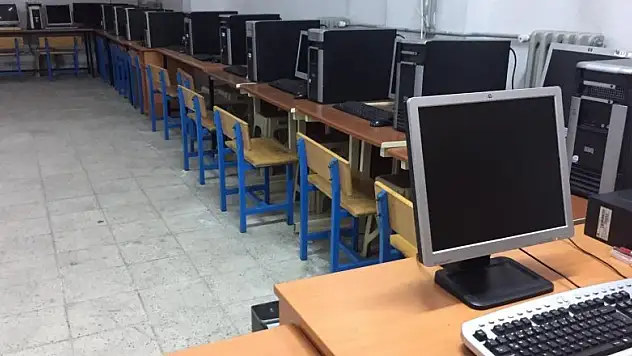 Beyşehir'de 4 okula yeni nesil bilgisayar desteği