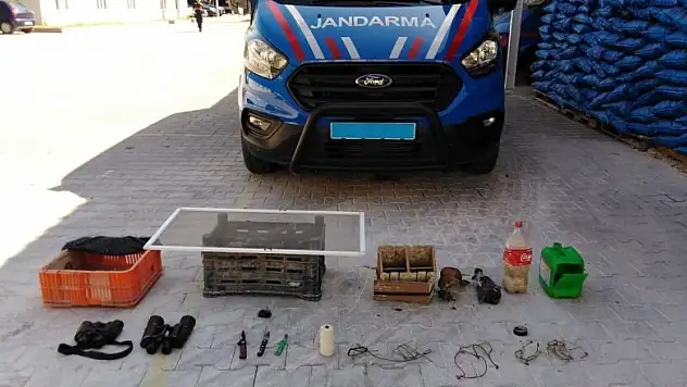 Tuzak kurarak şahin avı yapan avcılar yakalandı