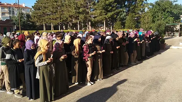 Ilgın Lisesi öğrencileri Mehmetçik için Fetih Suresi okudu