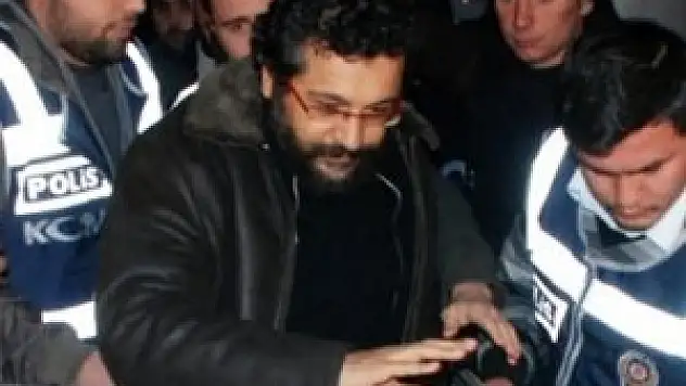 Soner Yalçın gözaltına alındı