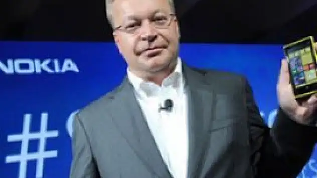 Nokia'nın CEO'su İphone 5'i yere fırlattı!