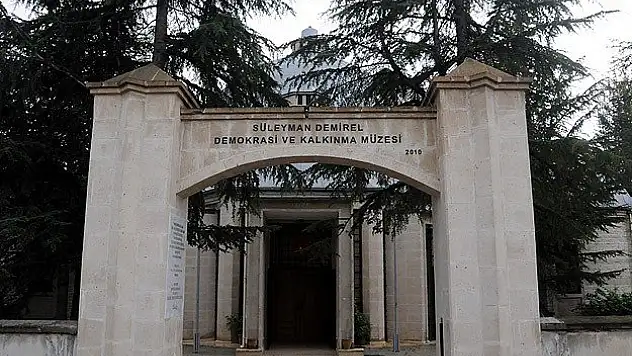 Süleyman Demirel Demokrasi ve Kalkınma Müzesi açıldı