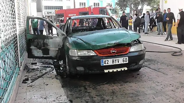 Konya'da otomobil alev alev yandı