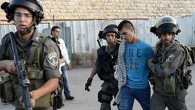 İsrail 14 Filistinliyi gözaltına aldı