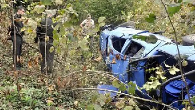 Askeri araç uçuruma yuvarlandı: 3 yaralı