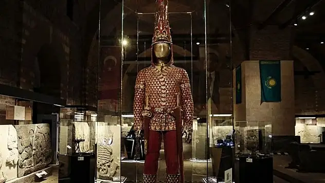 'Altın Elbiseli Adam'ın Türkiye yolculuğu sona eriyor