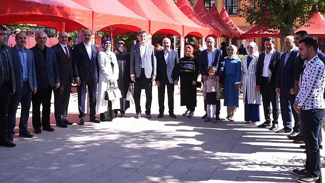 Konya'da otizmli öğrenciler kermes düzenledi