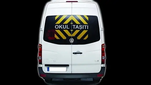 Öğrenci servisi otomobille çarpıştı: 22 yaralı