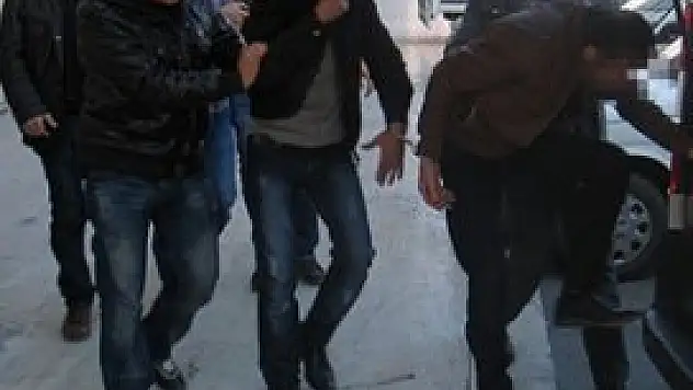 Konya'da 'kartvizit' operasyonu: 3 gözaltı