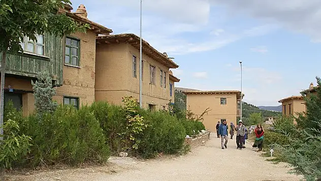 Sanatçıların köyüne yeni kerpiç evler geliyor