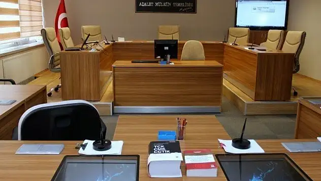 Belediyede 'eş başkanlık' uygulaması durduruldu