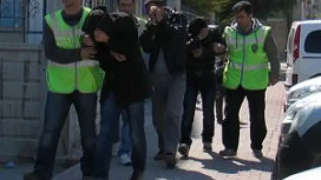 Elektrik trafosunun kablolarını çalmak istediler