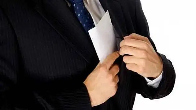 Yolsuzluk ihraç getirdi