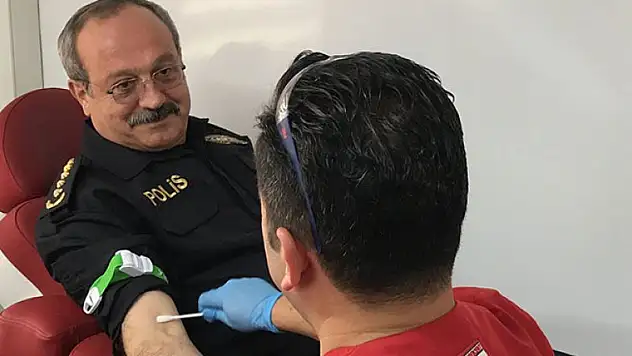 Polisler, Mehmetçik için kan bağışında bulundu