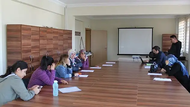 Yalıhüyük'de kadın çiftçiler için bilgilendirme toplantısı yapıldı