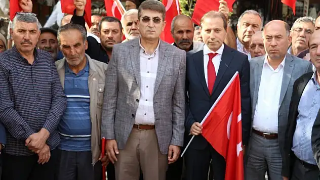 Konya'da Barış Pınarı Harekatı'na Türk bayraklı destek