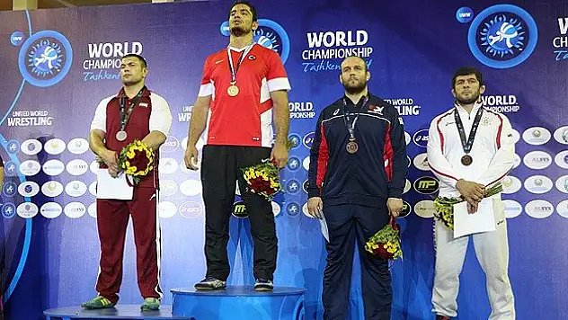 Milli güreşçi Akgül, 'dünyanın en iyisi'
