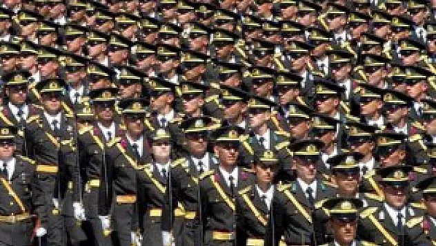 2012'de Rütbeli sayısı azaldı