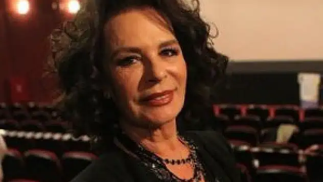 Köşk'ten Hülya Koçyiğit ve Alev Alatlı'ya ödül