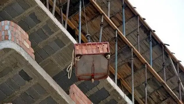 İnşaatta asılı kaldı ama gücü yetmedi