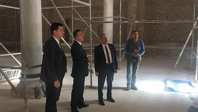 Kaymakam Kurnaz ve Başkan Akkaya restorasyon çalışmalarını inceledi