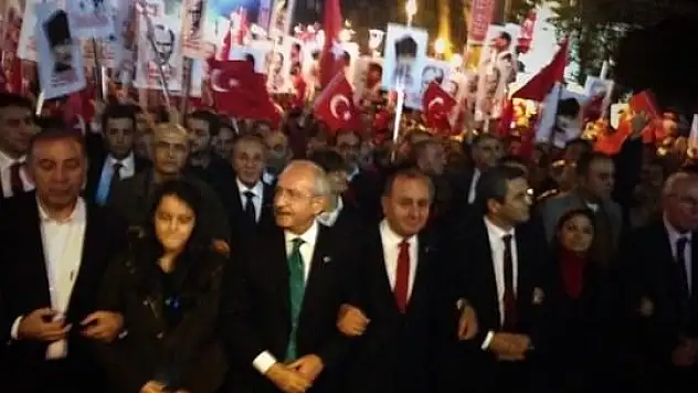 Hükümet Ermenek'te, CHP kutlamada!