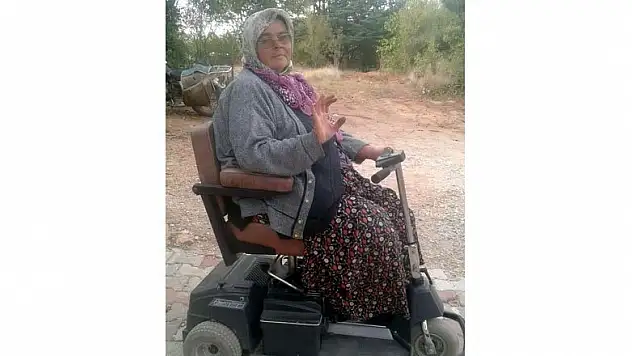 Engelli annenin akülü araba sevinci