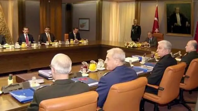 'Kırmızı kitap'tan kimler geldi kimler geçti?