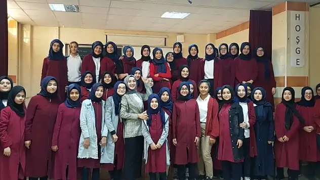 Vakıfbank İHO'da Mezunlarla Söyleşi