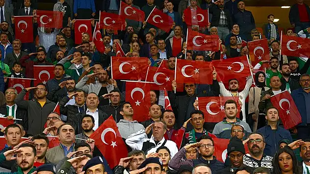 Karşılaşma öncesi askerlerimize destek