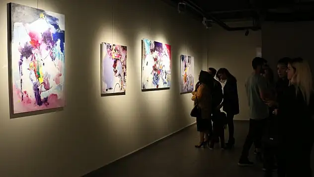 MEDAŞ Sanat Galerisi'nde 'Soyut İzler' resim sergisi açıldı