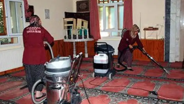 Günde 4 cami temizleniyor