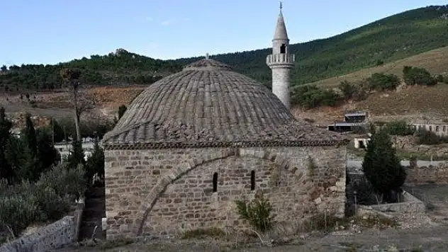 Antik tapınak deyip geçmeyin, 648 yıllık cami