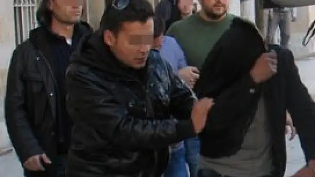 Yollara kartvizit atanlar yakalandı