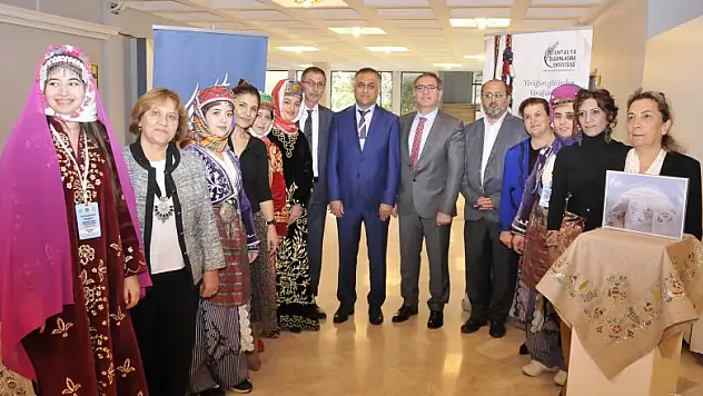 Selçuk'ta 'Uluslararası Taşeli Sempozyumu' düzenlendi