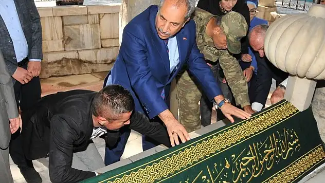 Nasreddin Hoca Türbesi'nin yeni puşidesi tekbirlerle serildi