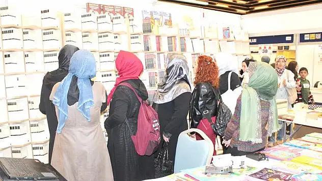 Konya Kitap Günleri'ndeki yayınevlerinde yoğunluk tam gaz