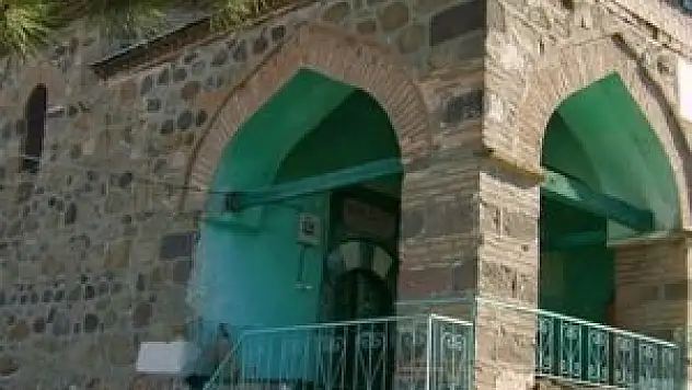 Türbenin tavanında korkunç intihar!