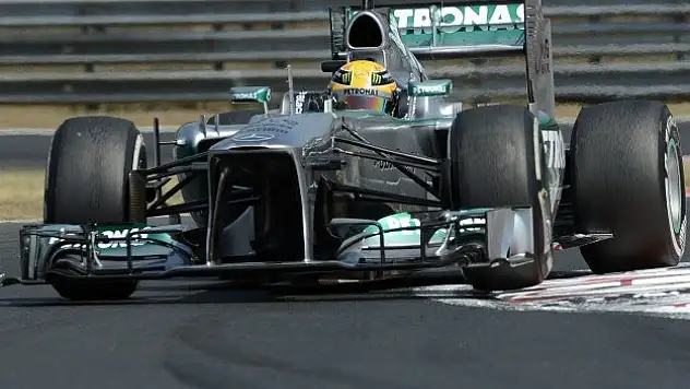 Hamilton seriyi 5'e çıkardı