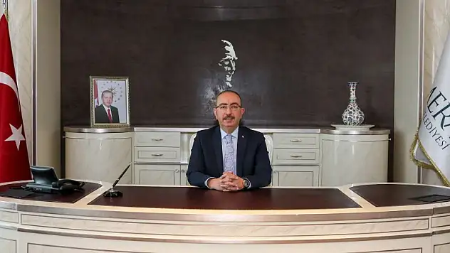 Kavuş: 'Türk milletinin küllerinden yeniden doğuşunun simgesi'