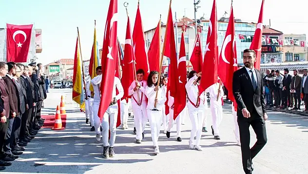 Yunak'ta Cumhuriyet Bayramı çeşitli etkinliklerle kutlandı