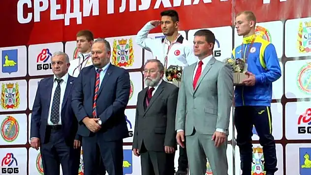 Meram Belediyesporlu güreşçilerden ikinci bir bayram sevinci