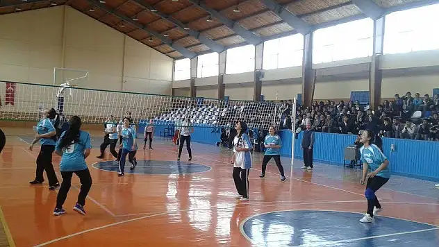 Beyşehir'in okullarında sportif heyecan başladı
