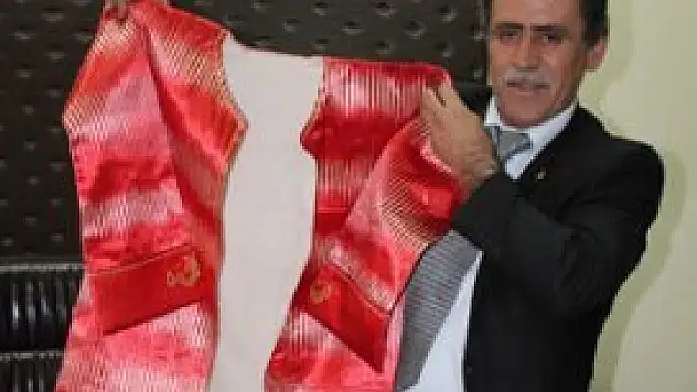 Yöresel eski kıyafetler sandıklardan çıkıyor