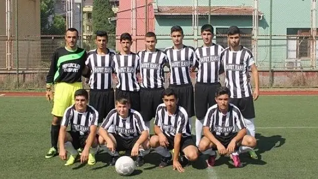 Hakeme ve emniyete kızdı takımını ligden çekti